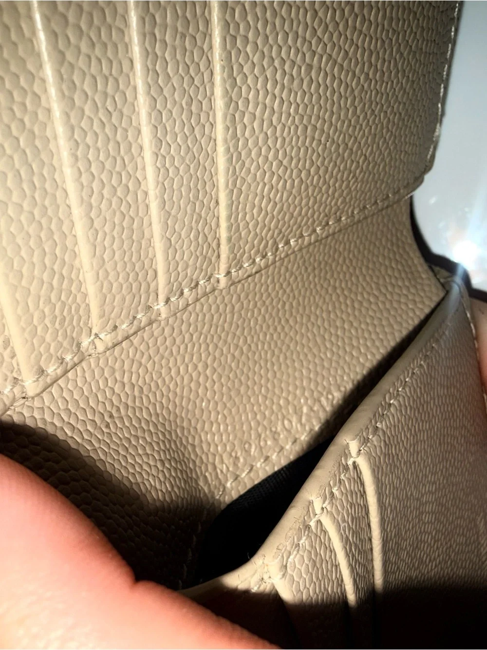✨ Auth Saint Laurent Beige Leather Bifold Wallet ✨